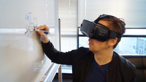 How Virtual Reality Is Changing the Way We Learn